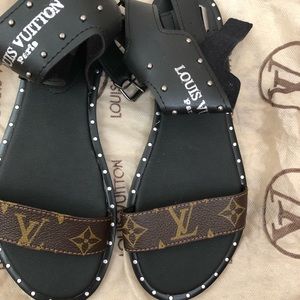 Very pretty sandals !